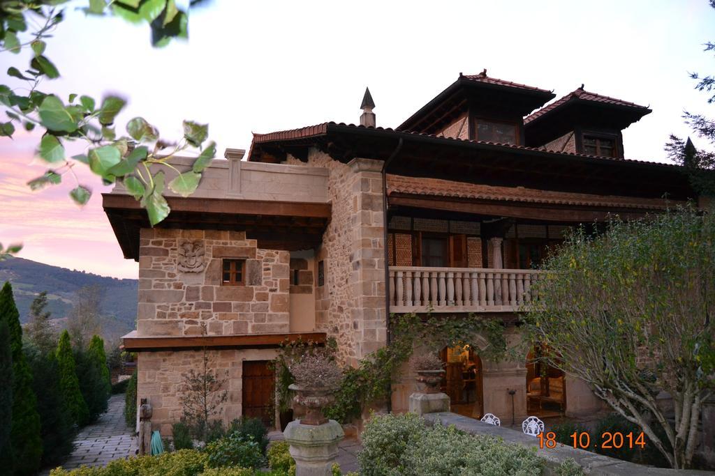 Palacio De Trasvilla Escobedo Exterior foto